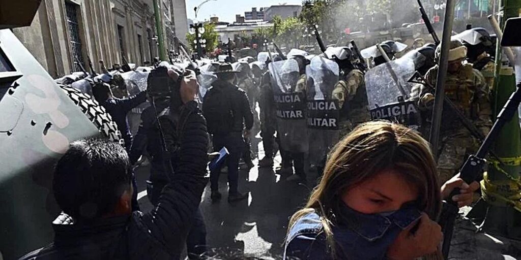 Bolívia: Diante de tentativa de golpe, Arce troca comando militar