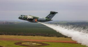 Super avião brasileiro e um milhão de litros d'água contra o fogo no Pantanal