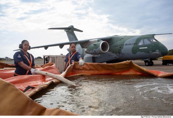 Super avião brasileiro e um milhão de litros d'água contra o fogo no Pantanal