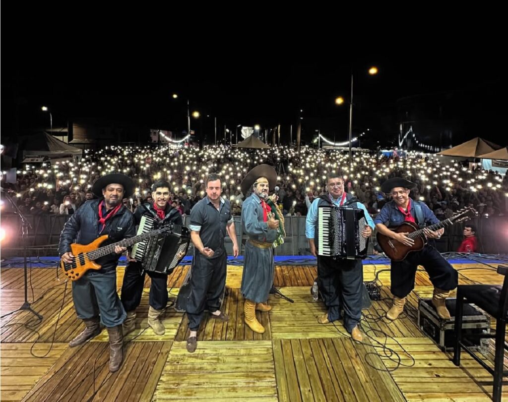 Baitaca atrai multidão em show de celebração do Dia do Trabalhador em Toledo