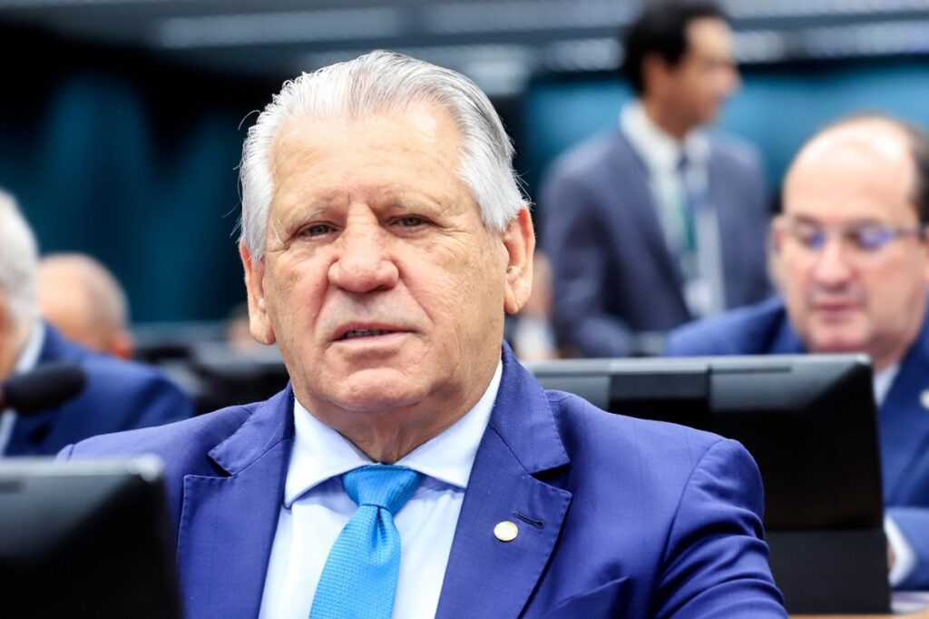 Deputado Sperafico defende isonomia tributária para óleo e farelo de amendoim em PL aprovado na Comissão de Agricultura