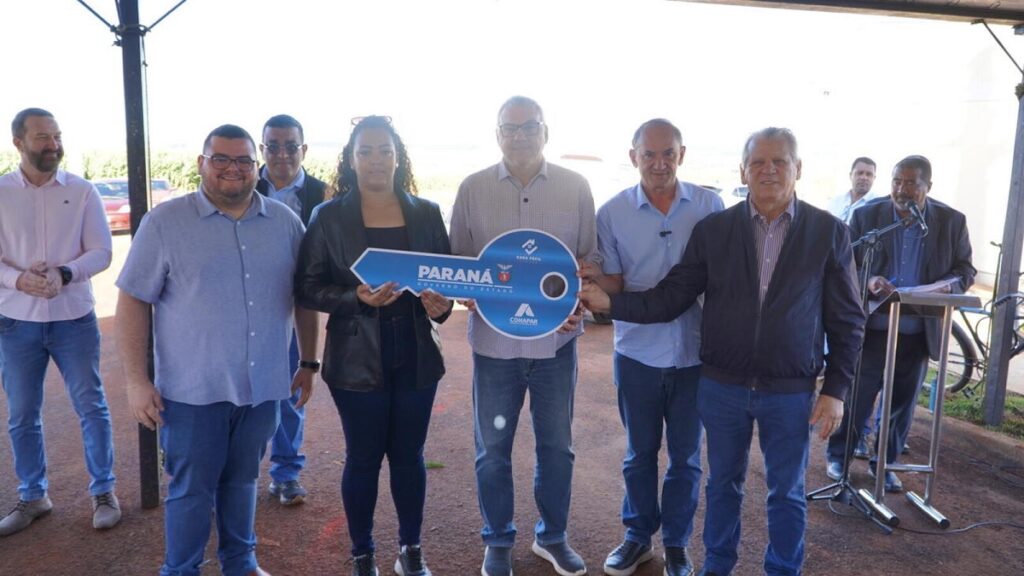 Moradores de Toledo recebem chaves da casa própria na segunda fase do Loteamento Egon Pudell
