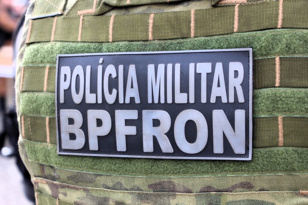 BPFron e PF apreendem três caminhões com R$ 2,4 milhões em cigarros contrabandeados no oeste do Paraná