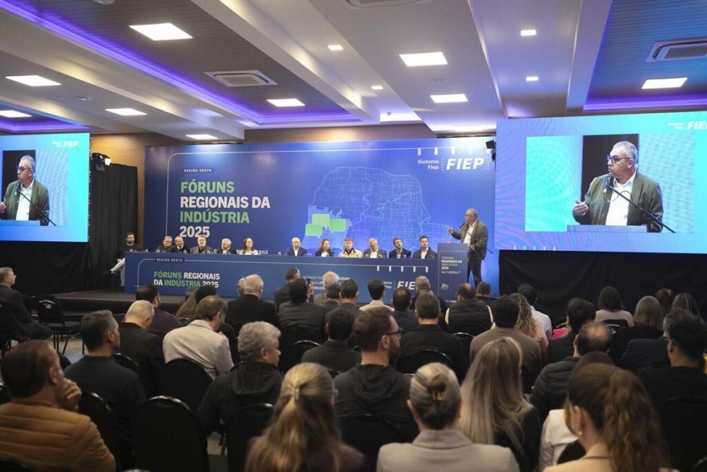 Prefeito Mario Costenaro representa a AMOP em Fórum Regional da Fiep