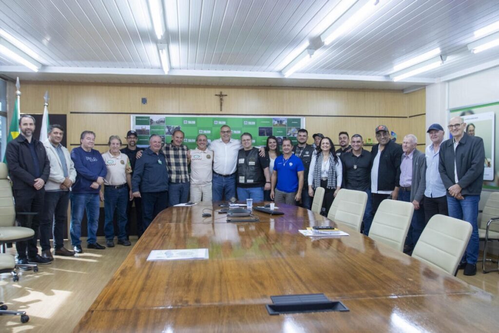 Prefeito Costenaro sanciona leis de utilidade pública para clubes